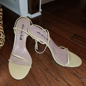 Alisha Hill shows never worn